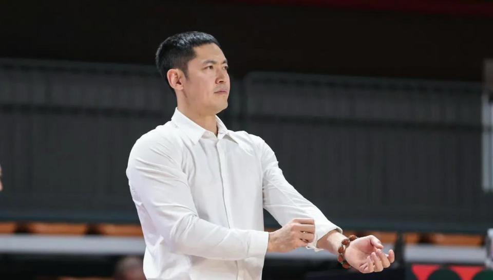 皇冠体育官方入口-29分惨败！北控防守倒数+张庆鹏弃用八年老臣，将帅不合摆上台面