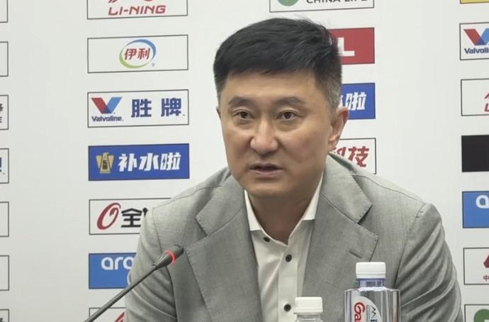 皇冠体育登录入口-杜锋：球队现在很困难，徐杰和胡明轩身体不适依然坚持了下来